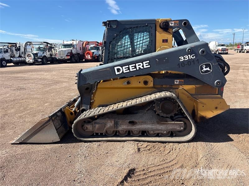 John Deere 331G لوادر انزلاقية التوجيه