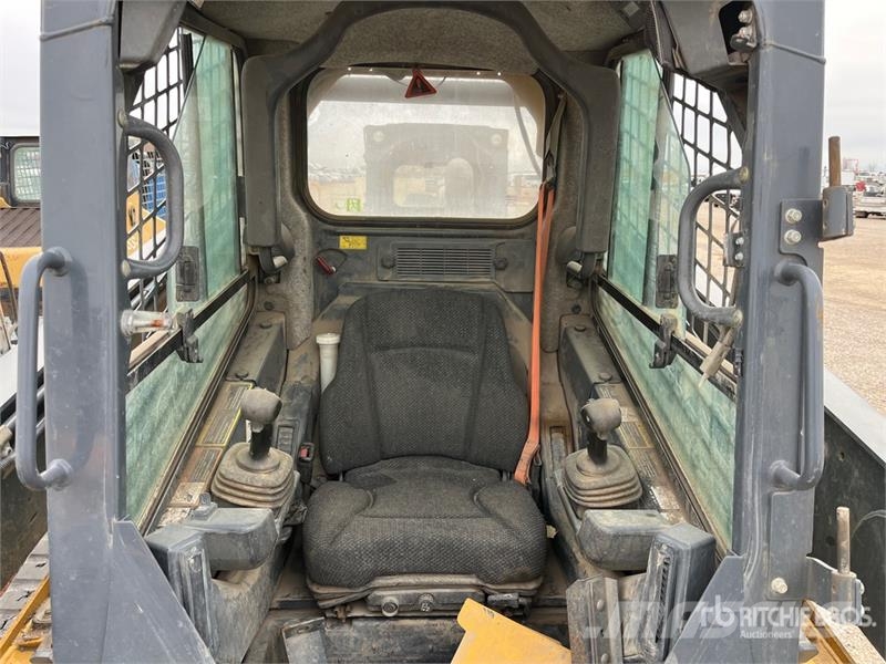 John Deere 331G スキッドステアローダー