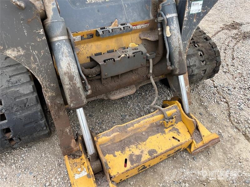 John Deere 331G スキッドステアローダー