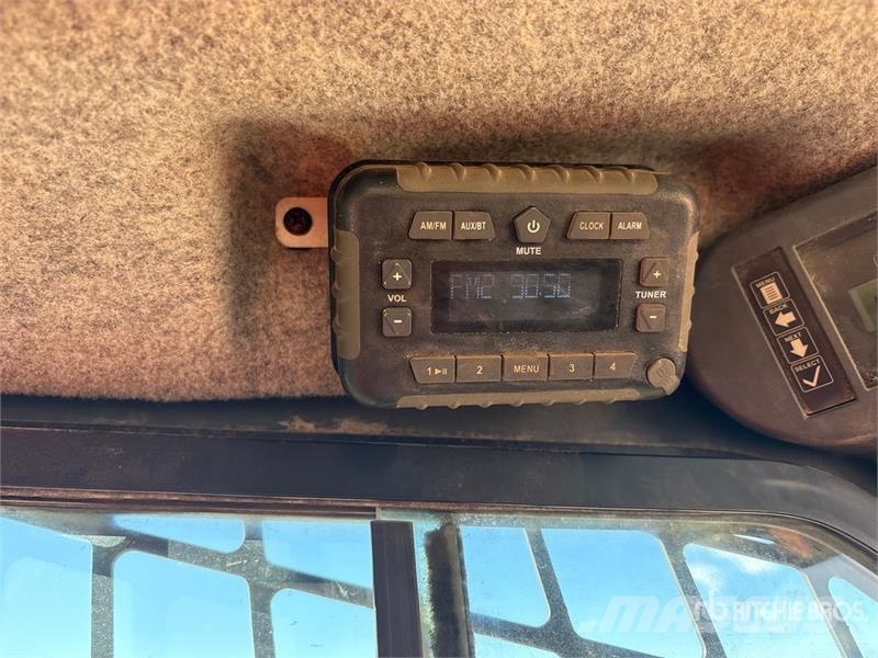 John Deere 331G لوادر انزلاقية التوجيه