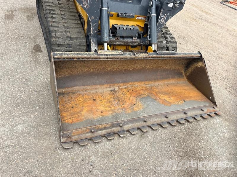 John Deere 331G Minicargadoras