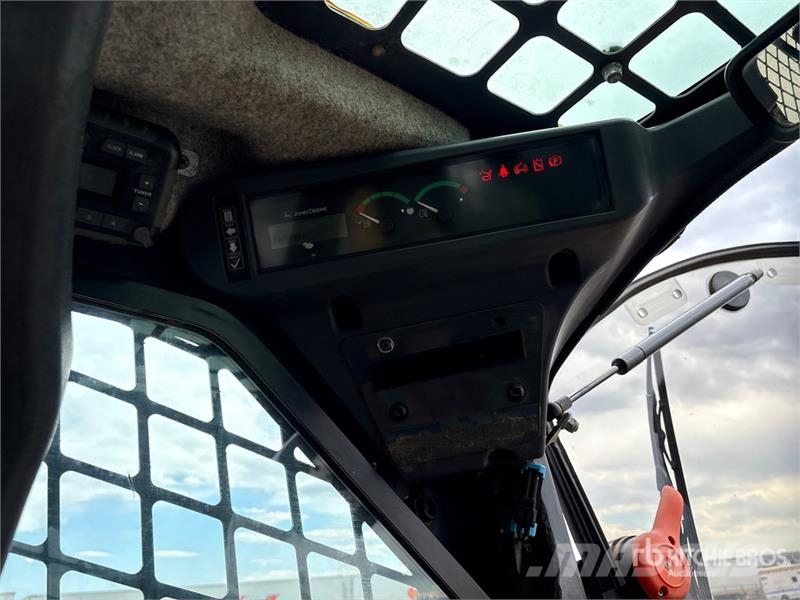 John Deere 331G Minicargadoras