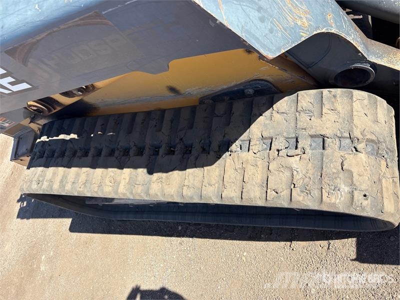 John Deere 331G لوادر انزلاقية التوجيه