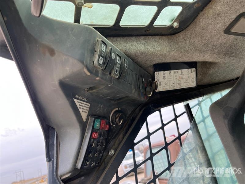 John Deere 331G スキッドステアローダー