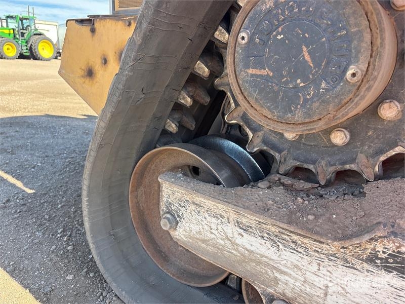 John Deere 331G لوادر انزلاقية التوجيه