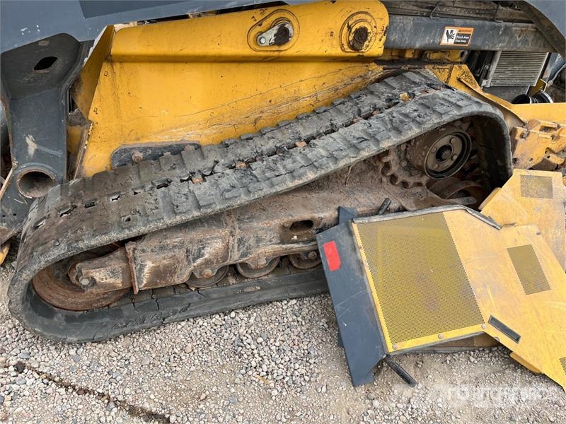 John Deere 331G スキッドステアローダー