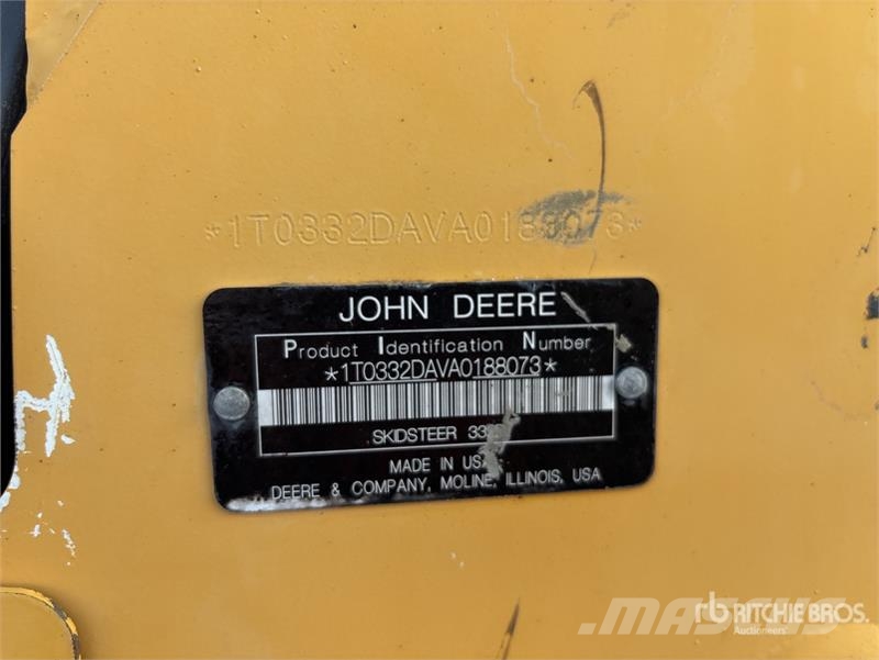 John Deere 332D لوادر انزلاقية التوجيه
