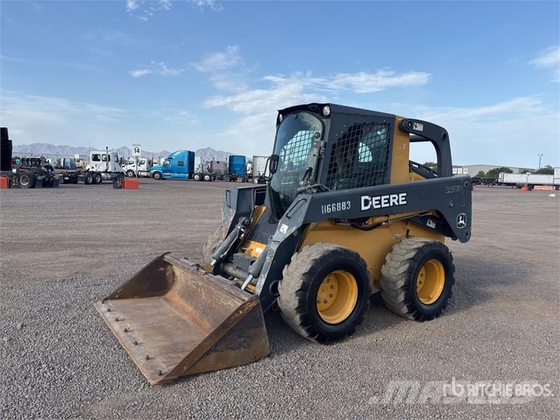John Deere 332D لوادر انزلاقية التوجيه