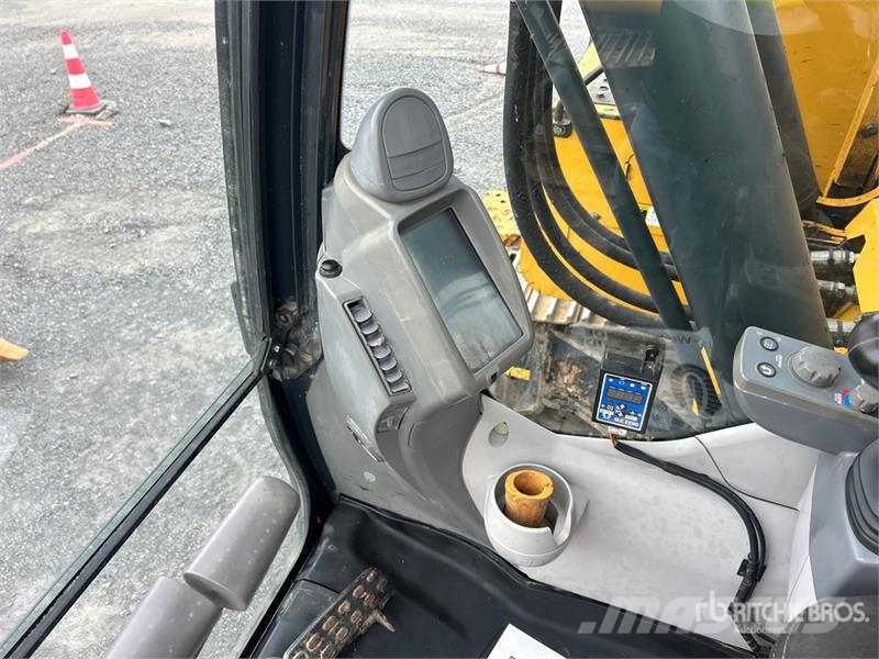 John Deere 345G LC Tracked Excavator حفارات زحافة