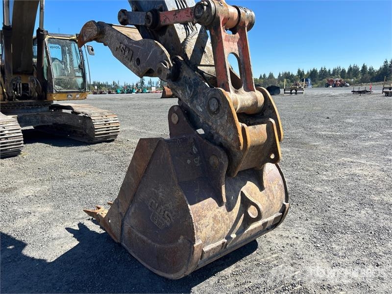 John Deere 350G LC Tracked Excavator حفارات زحافة