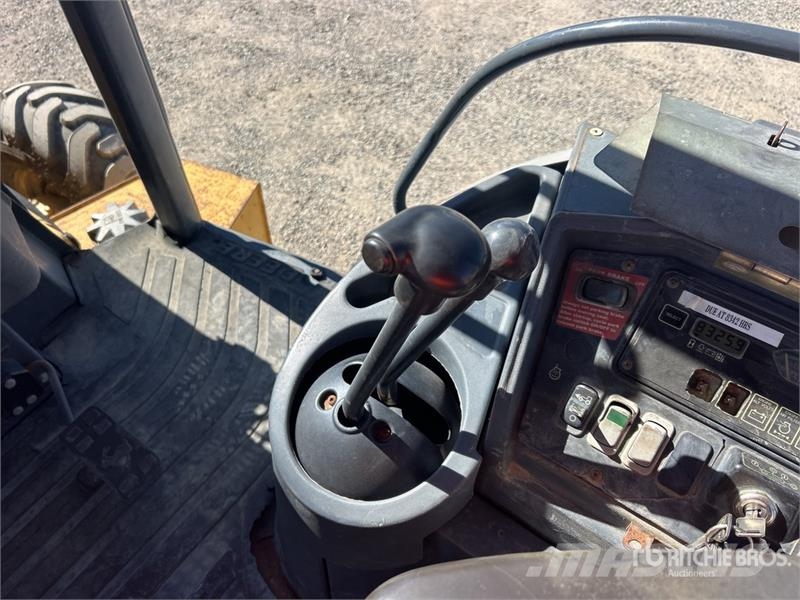 John Deere 410G Retroescavadeiras