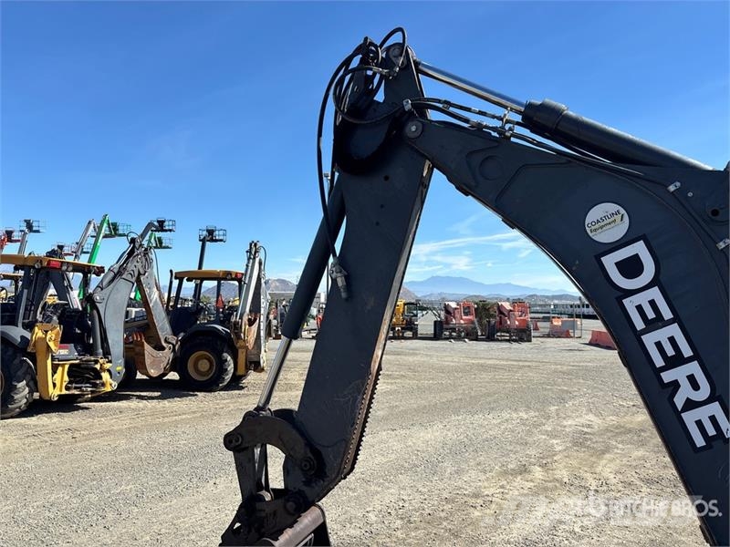 John Deere 410L لوادر ذات جرافات عكسية
