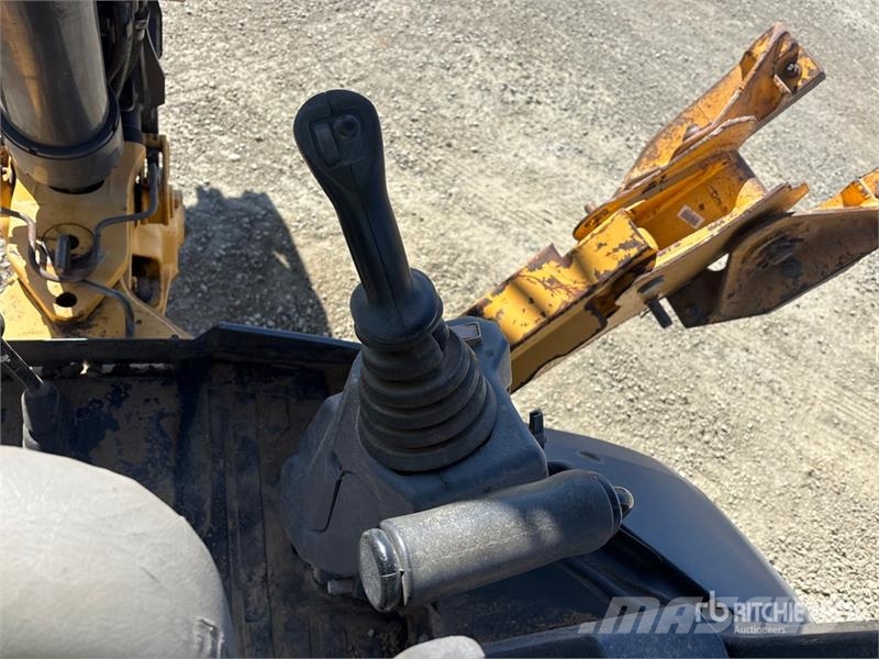 John Deere 410L لوادر ذات جرافات عكسية