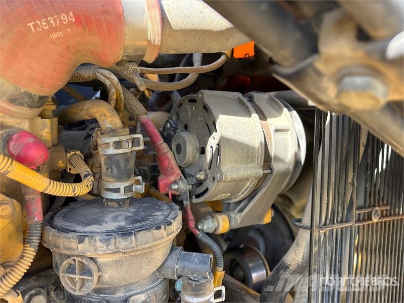 John Deere 410L لوادر ذات جرافات عكسية