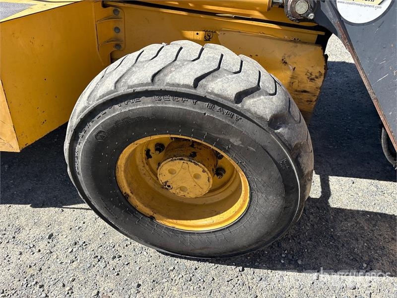 John Deere 410L لوادر ذات جرافات عكسية
