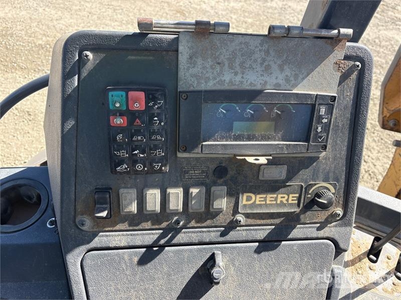 John Deere 410L لوادر ذات جرافات عكسية