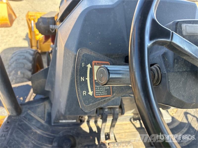 John Deere 410L لوادر ذات جرافات عكسية