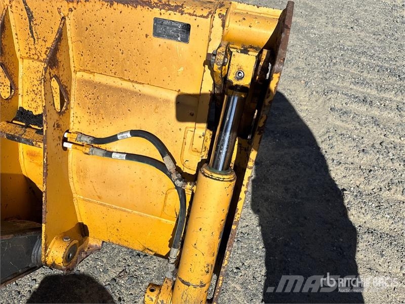 John Deere 410L لوادر ذات جرافات عكسية