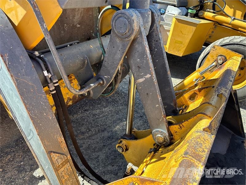 John Deere 410L لوادر ذات جرافات عكسية