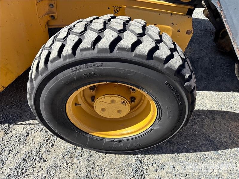 John Deere 410L لوادر ذات جرافات عكسية