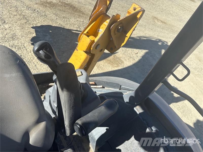 John Deere 410L Ekskavatoriniai krautuvai