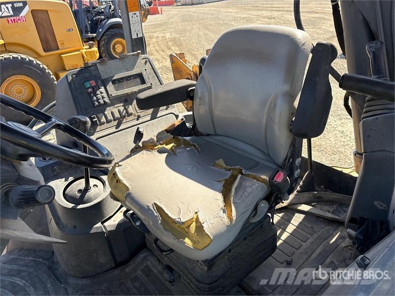 John Deere 410L لوادر ذات جرافات عكسية
