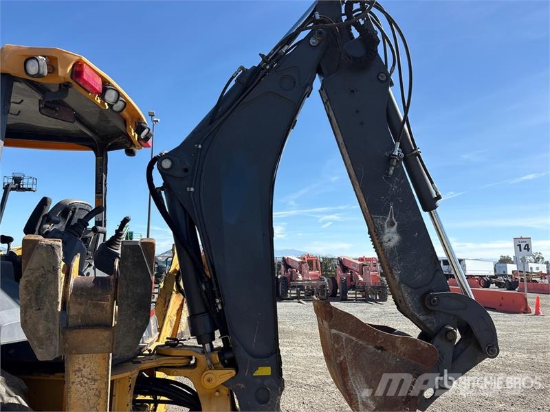 John Deere 410L لوادر ذات جرافات عكسية