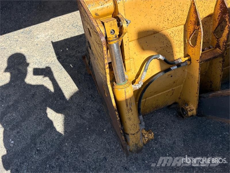 John Deere 410L لوادر ذات جرافات عكسية