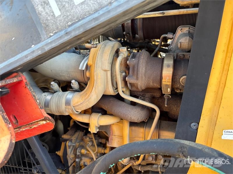 John Deere 410L لوادر ذات جرافات عكسية