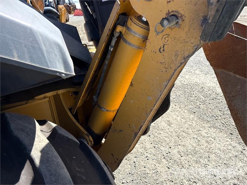 John Deere 410L لوادر ذات جرافات عكسية