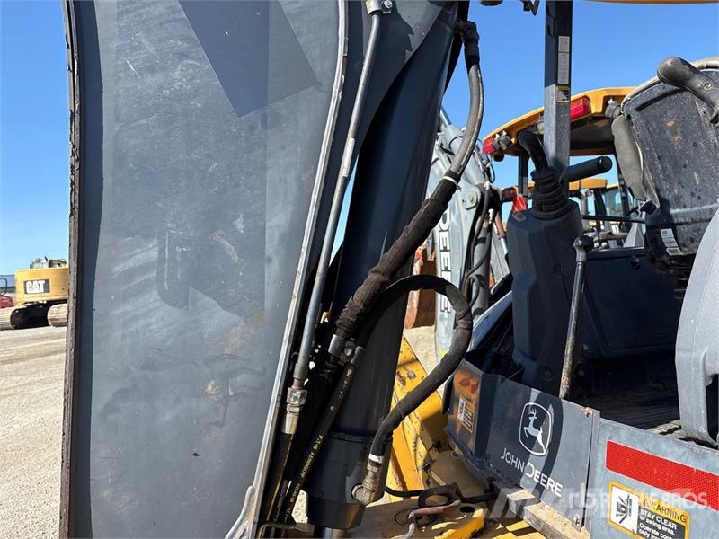 John Deere 410L لوادر ذات جرافات عكسية