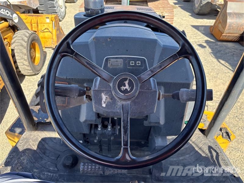 John Deere 410L لوادر ذات جرافات عكسية