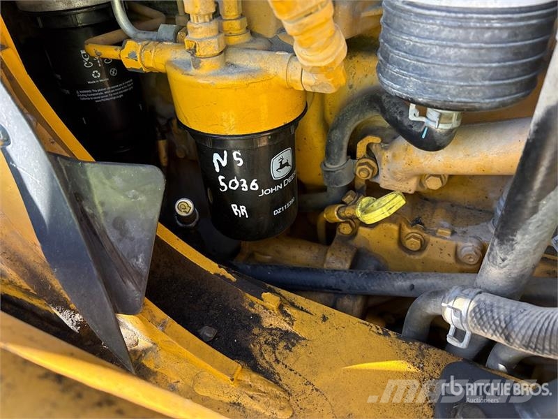 John Deere 410L لوادر ذات جرافات عكسية