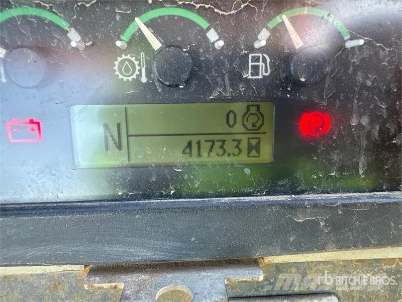 John Deere 410L لوادر ذات جرافات عكسية