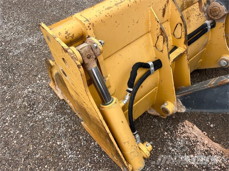 John Deere 410L Ekskavaatorlaadurid