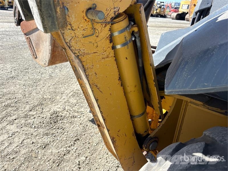 John Deere 410L لوادر ذات جرافات عكسية