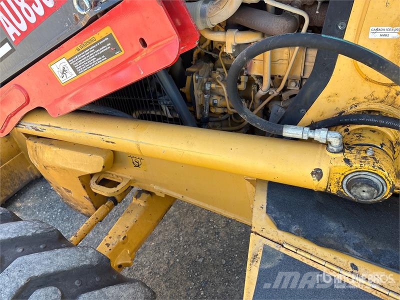 John Deere 410L لوادر ذات جرافات عكسية