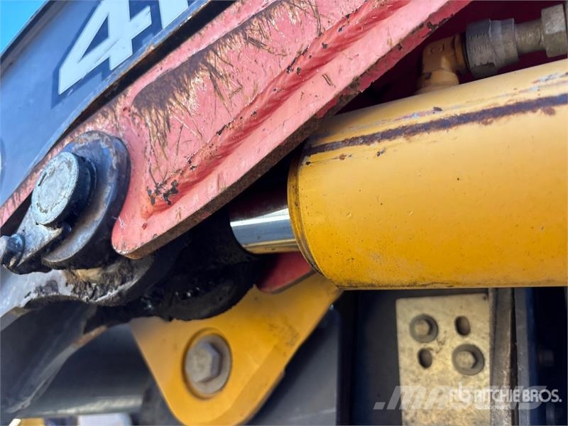 John Deere 410L لوادر ذات جرافات عكسية
