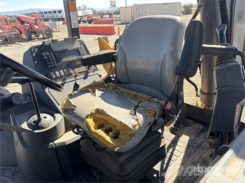 John Deere 410L لوادر ذات جرافات عكسية