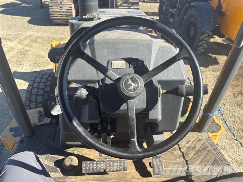 John Deere 410L Ekskavatoriniai krautuvai