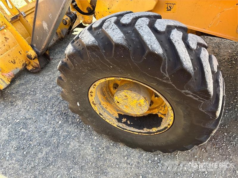 John Deere 410L لوادر ذات جرافات عكسية