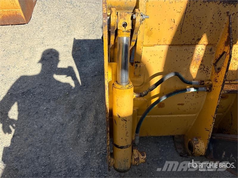 John Deere 410L لوادر ذات جرافات عكسية