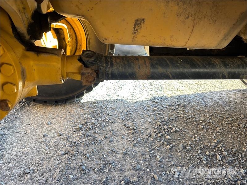 John Deere 410L لوادر ذات جرافات عكسية