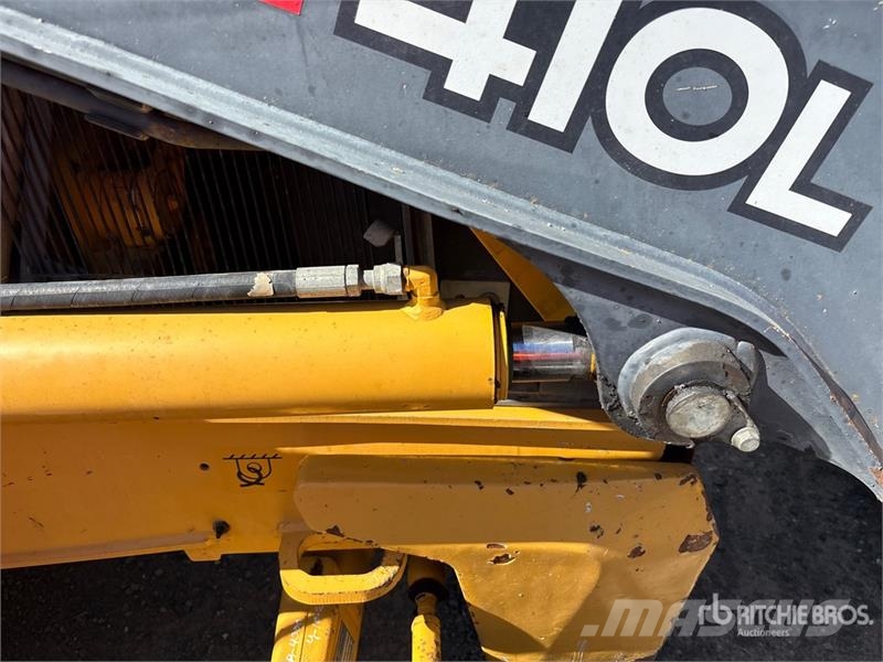 John Deere 410L لوادر ذات جرافات عكسية