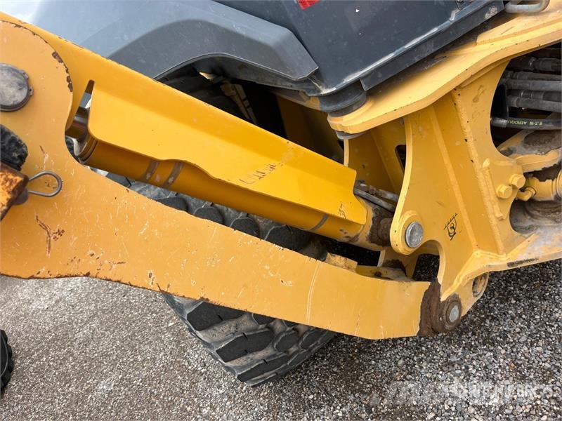 John Deere 410L Ekskavaatorlaadurid