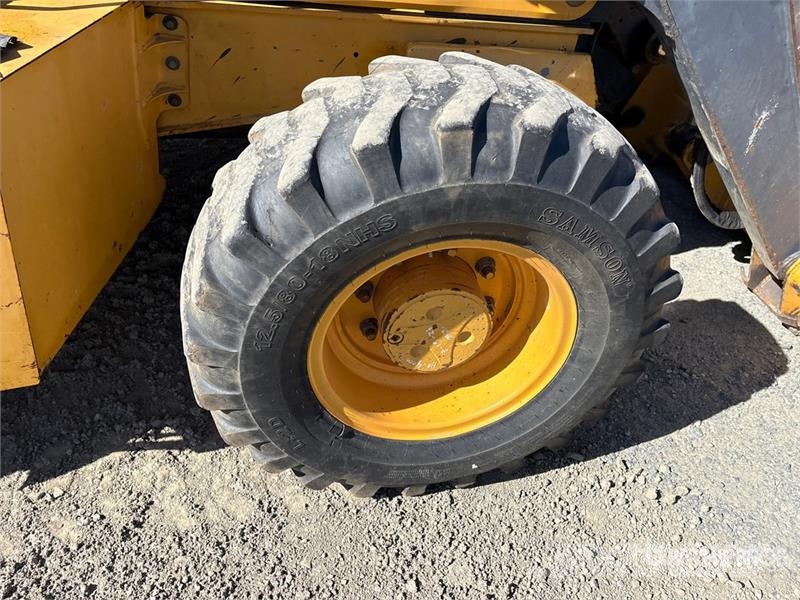 John Deere 410L لوادر ذات جرافات عكسية