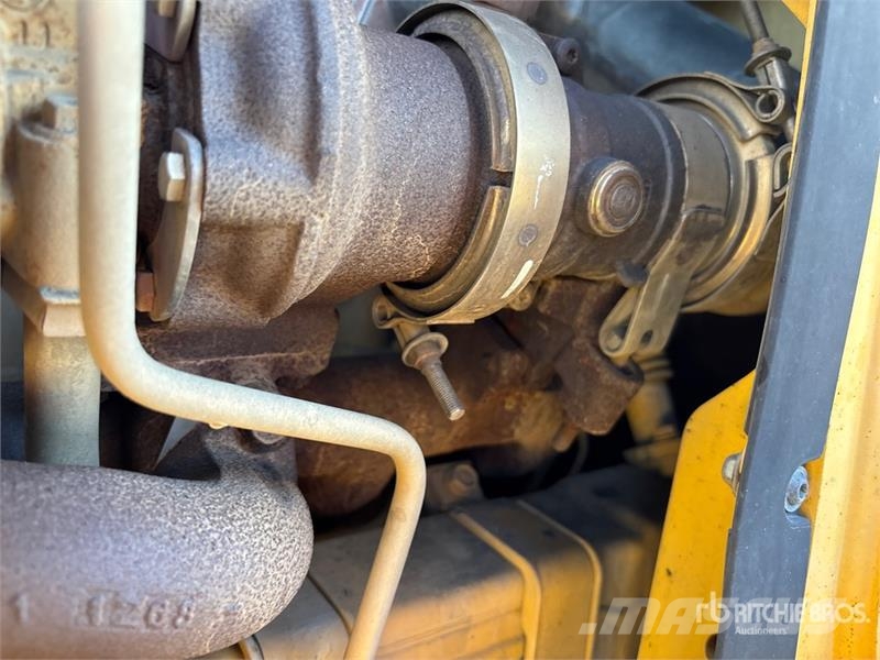 John Deere 410L لوادر ذات جرافات عكسية