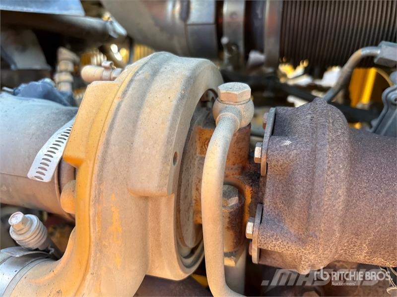 John Deere 410L لوادر ذات جرافات عكسية