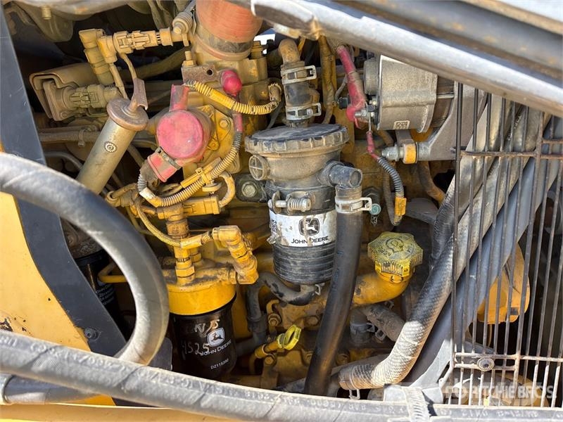John Deere 410L لوادر ذات جرافات عكسية