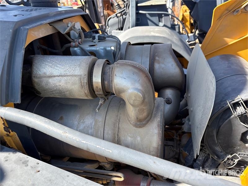 John Deere 410L لوادر ذات جرافات عكسية